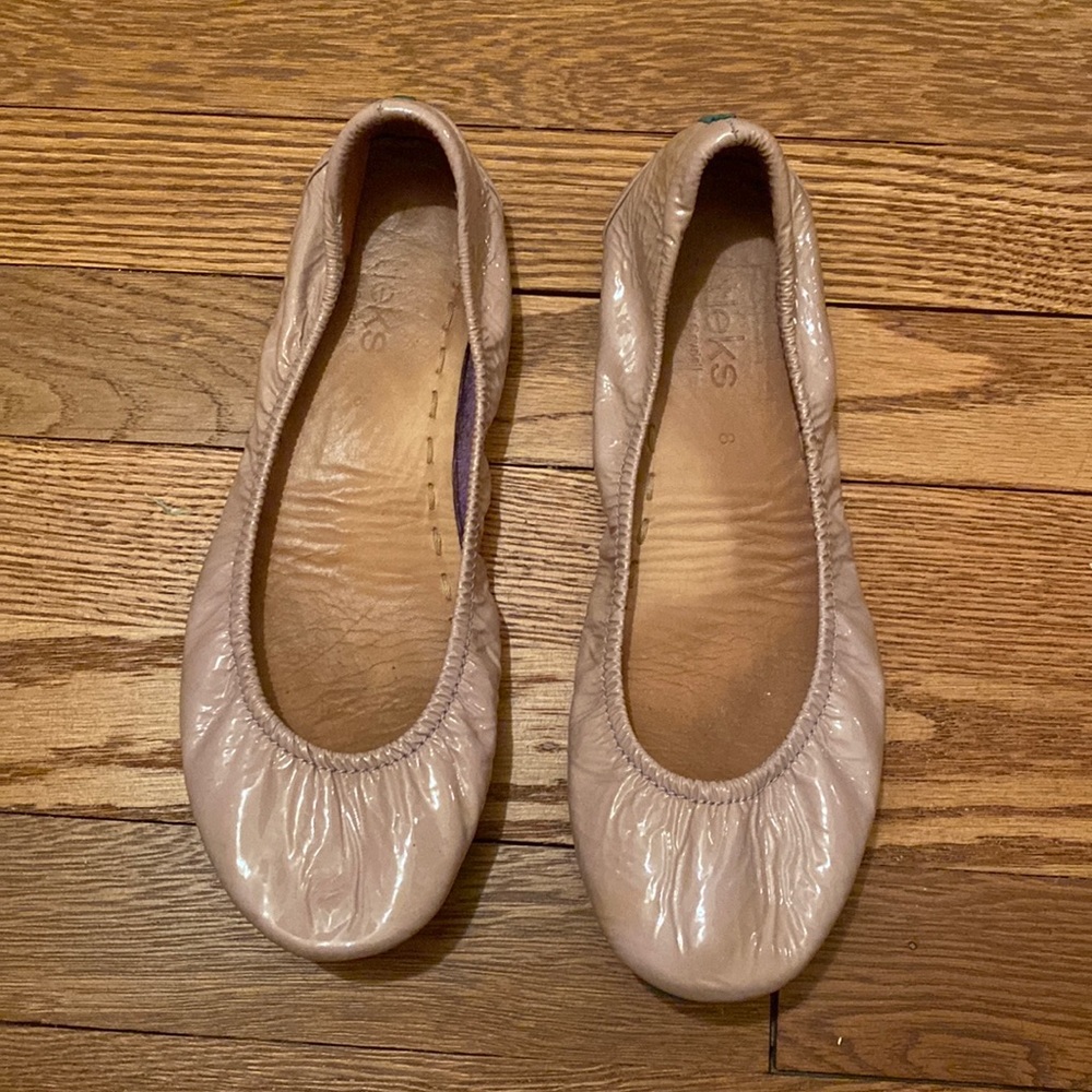 Nude patent leather Tieks